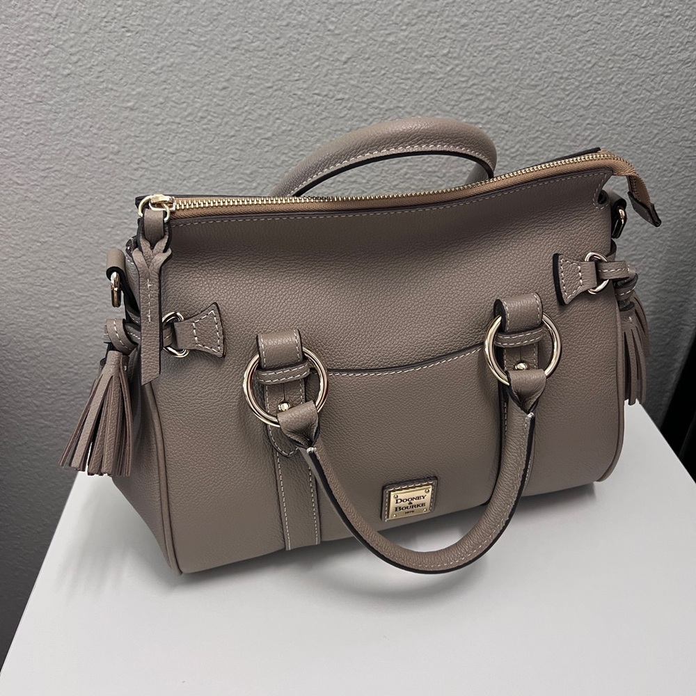 Dooney and Bourke Sorrento Satchel 30 with pockets - Picture 2 of 8